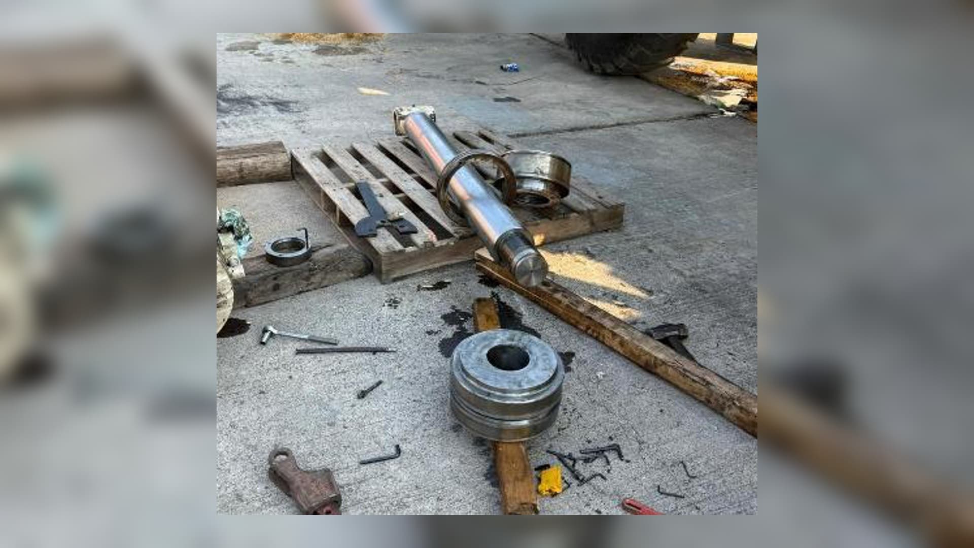 Reporte y ficha técnica en grúa Terex RT 335 — Tagema